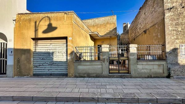 casa indipendente in vendita a Surano