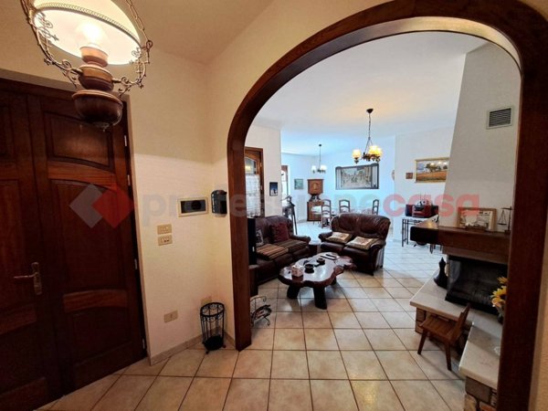 casa indipendente in vendita a Surano