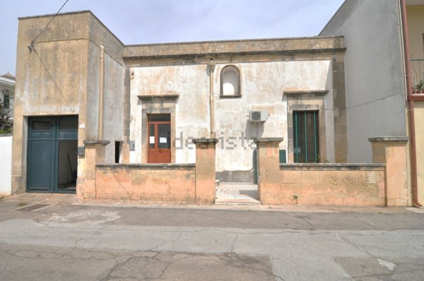 casa indipendente in vendita a Surano