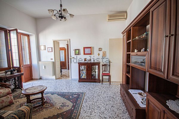 casa indipendente in vendita a Surano