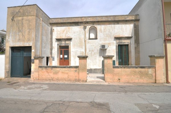 casa indipendente in vendita a Surano