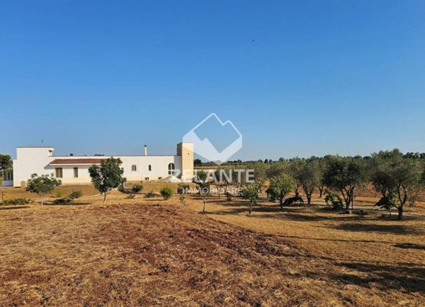 casa indipendente in vendita a Surano