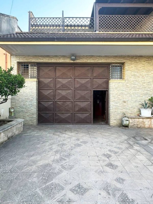 locale commerciale in vendita a Surbo