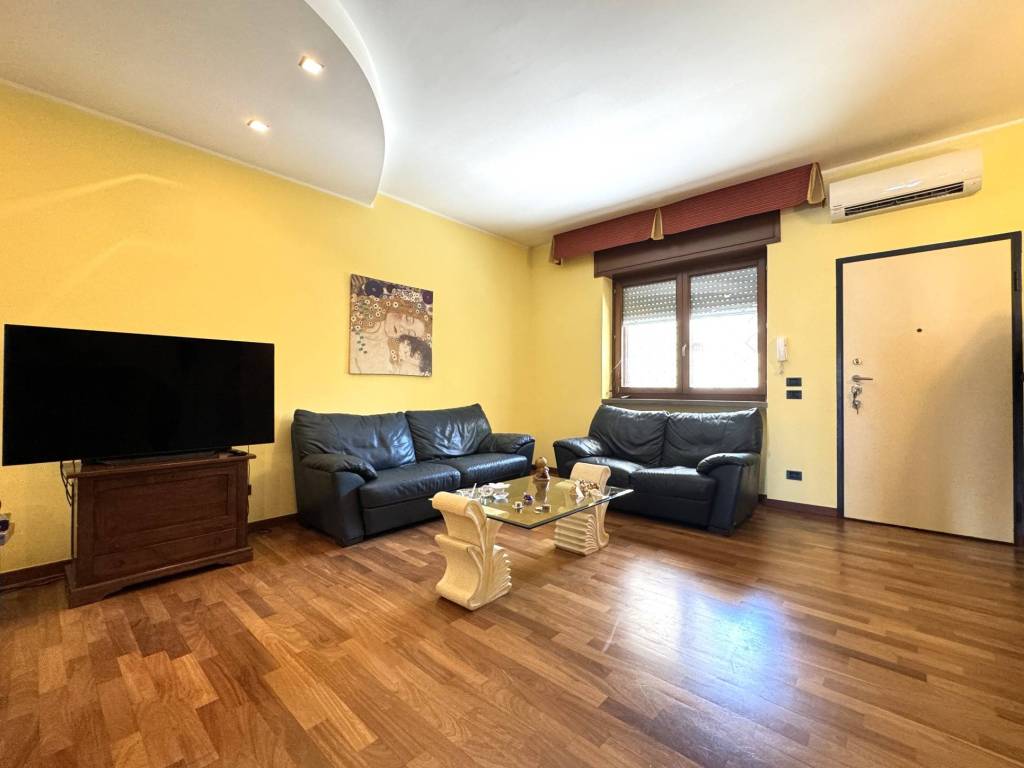 casa indipendente in vendita a Surbo in zona Giorgilorio