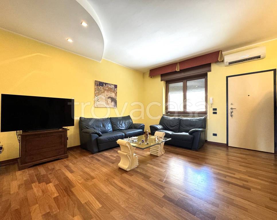 casa indipendente in vendita a Surbo in zona Giorgilorio