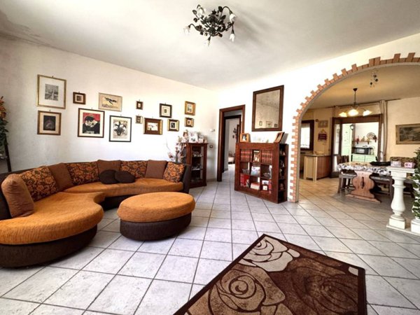 casa indipendente in vendita a Surbo in zona Giorgilorio