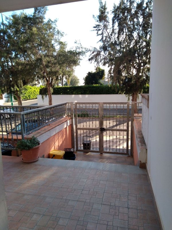 locale commerciale in vendita a Surbo in zona Giorgilorio