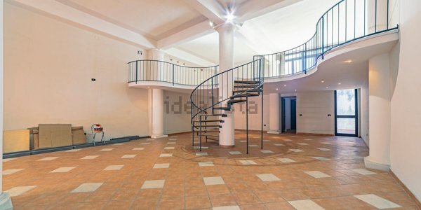 locale commerciale in vendita a Surbo