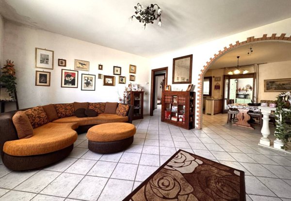 casa indipendente in vendita a Surbo in zona Giorgilorio