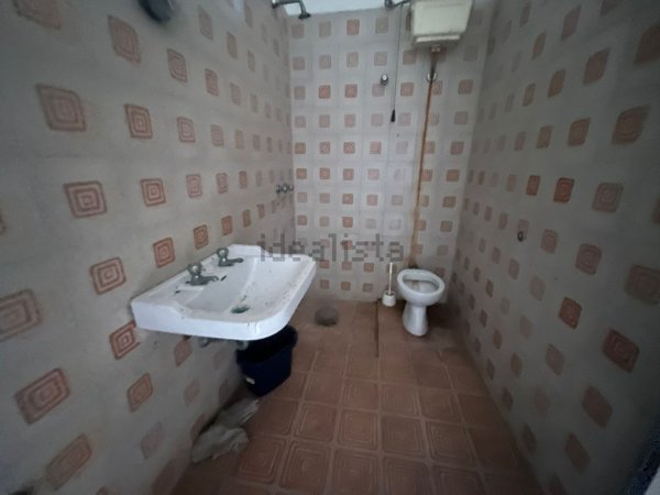 locale commerciale in vendita a Surbo