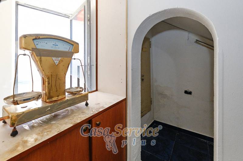 negozio in vendita a Taviano