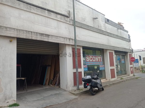 locale commerciale in vendita a Taviano