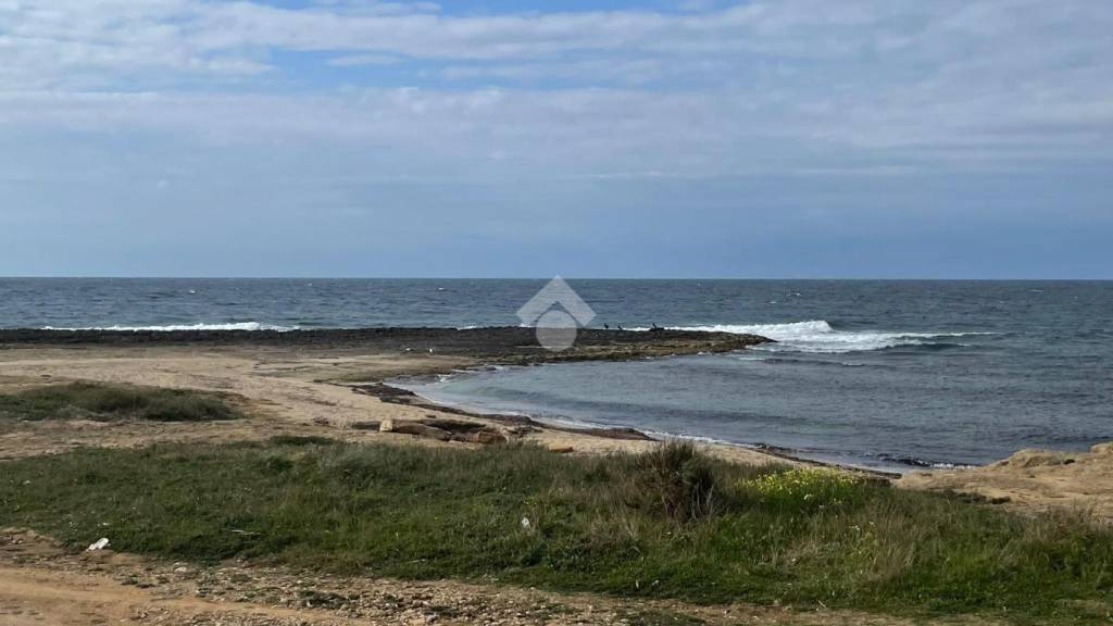 casa indipendente in vendita a Taviano in zona Marina di Mancaversa