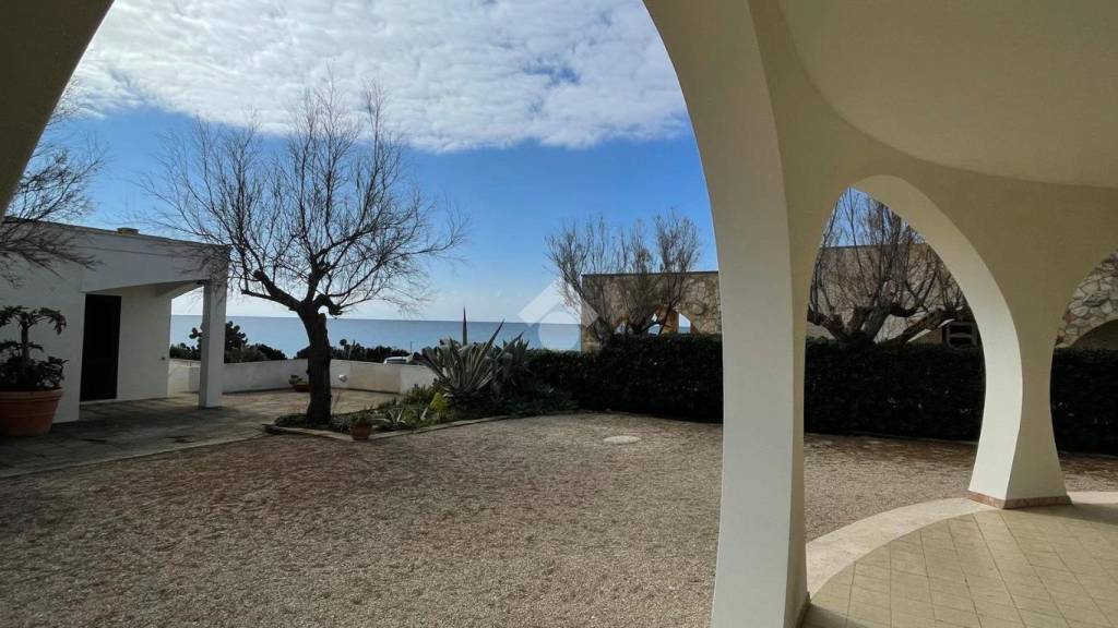 casa indipendente in vendita a Taviano in zona Marina di Mancaversa