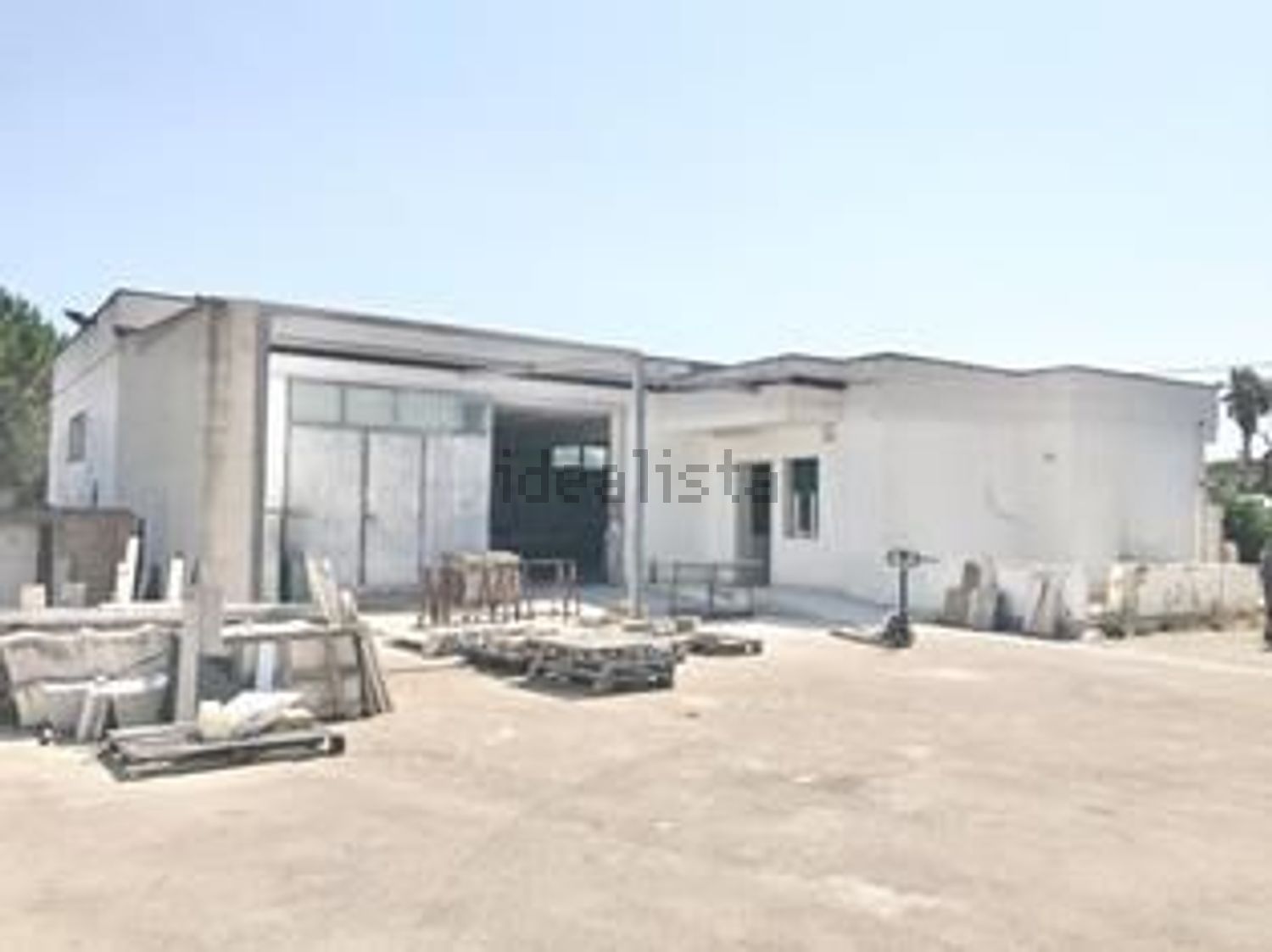 locale commerciale in vendita a Taviano