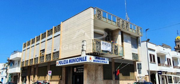 locale commerciale in vendita a Taviano