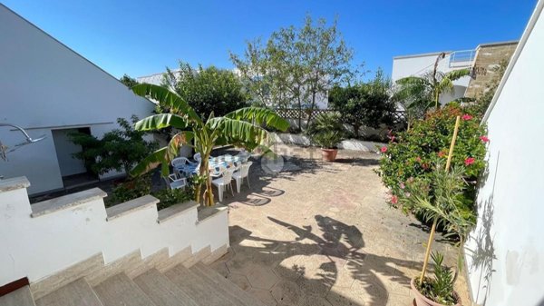 casa indipendente in vendita a Taviano in zona Marina di Mancaversa