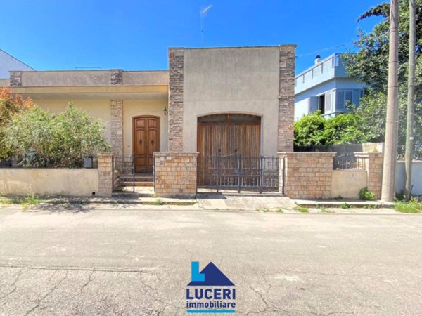 casa indipendente in vendita a Taviano