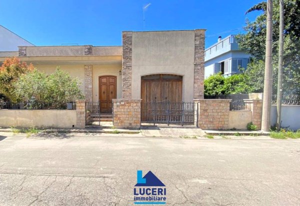 casa indipendente in vendita a Taviano in zona Marina di Mancaversa