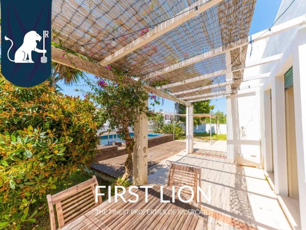 casa indipendente in vendita a Taviano in zona Marina di Mancaversa