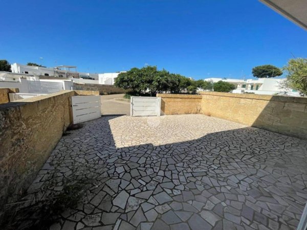 casa indipendente in vendita a Taviano in zona Marina di Mancaversa