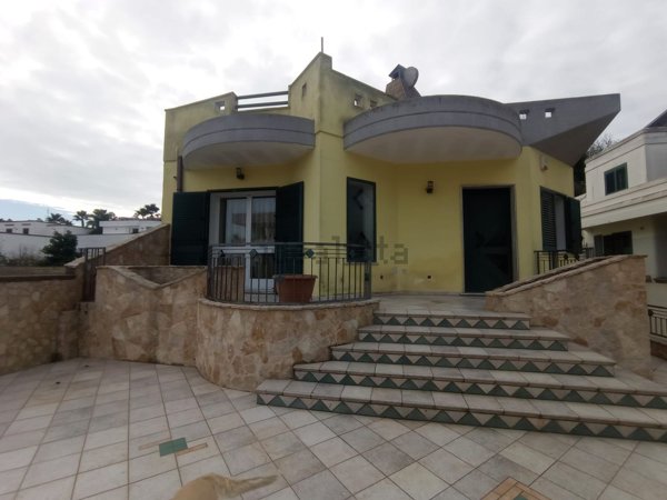 casa indipendente in vendita a Taviano