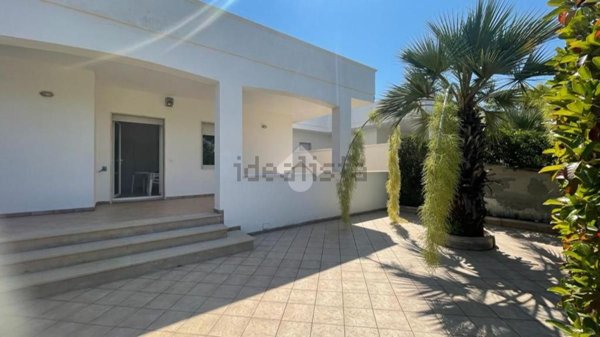 casa indipendente in vendita a Taviano in zona Marina di Mancaversa