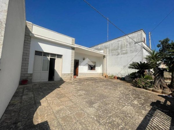 casa indipendente in vendita a Taviano