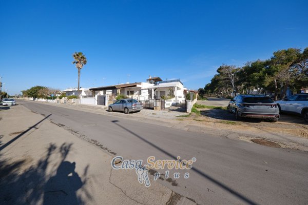 casa indipendente in vendita a Taviano in zona Marina di Mancaversa