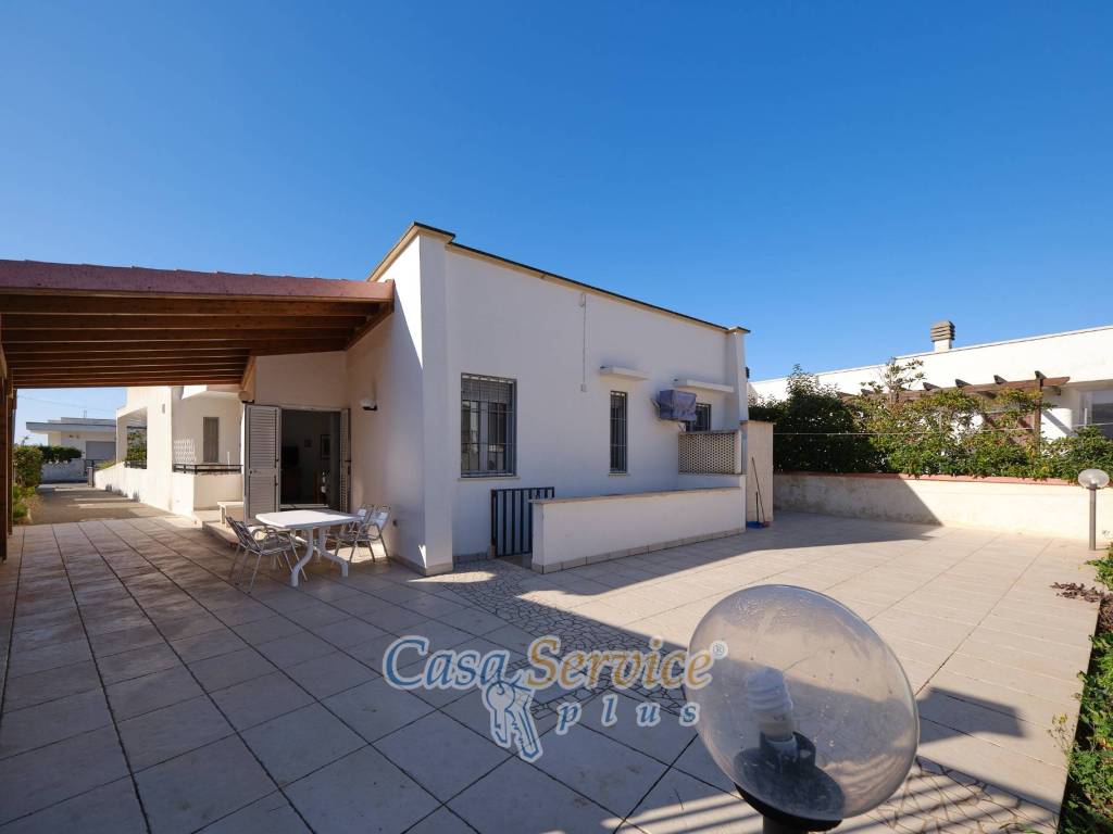 casa indipendente in vendita a Taviano in zona Marina di Mancaversa