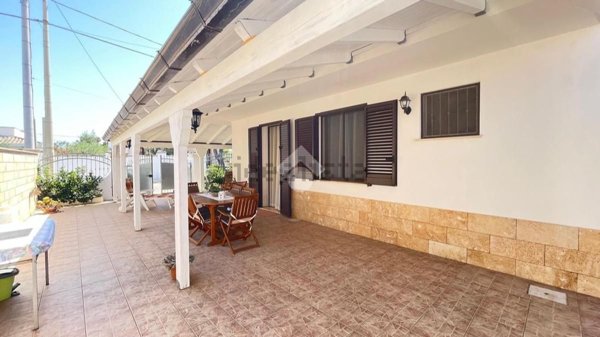 casa indipendente in vendita a Taviano in zona Marina di Mancaversa