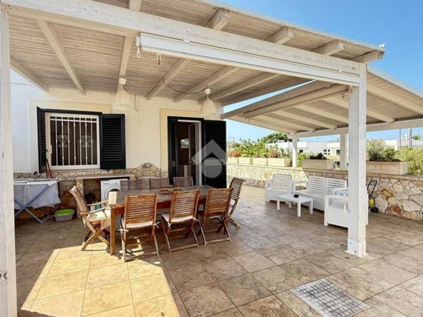 casa indipendente in vendita a Taviano in zona Marina di Mancaversa