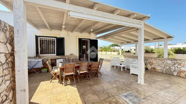 casa indipendente in vendita a Taviano in zona Marina di Mancaversa