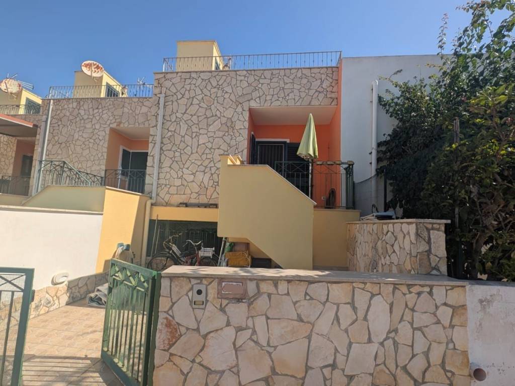 casa indipendente in vendita a Taviano in zona Marina di Mancaversa