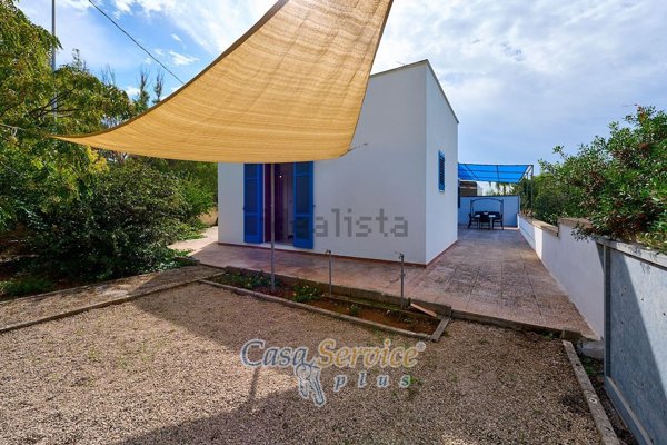 casa indipendente in vendita a Taviano in zona Marina di Mancaversa