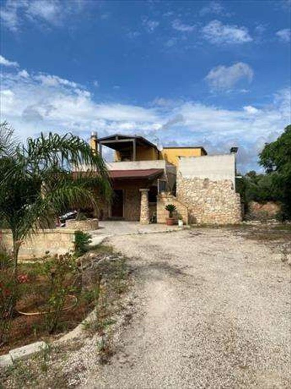 casa indipendente in vendita a Taviano