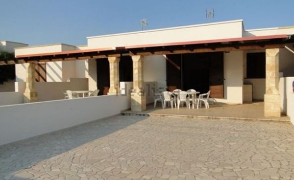 casa indipendente in vendita a Taviano in zona Marina di Mancaversa