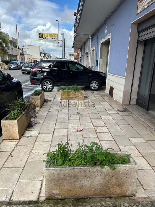 locale commerciale in vendita a Taviano