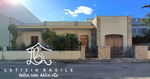 casa indipendente in vendita a Taviano