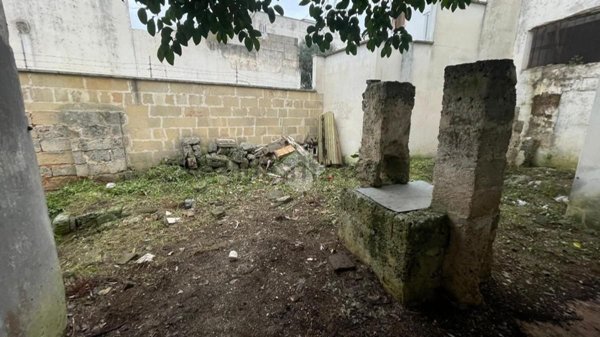 casa indipendente in vendita a Taviano