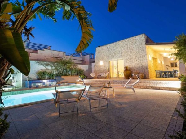 casa indipendente in vendita a Taviano