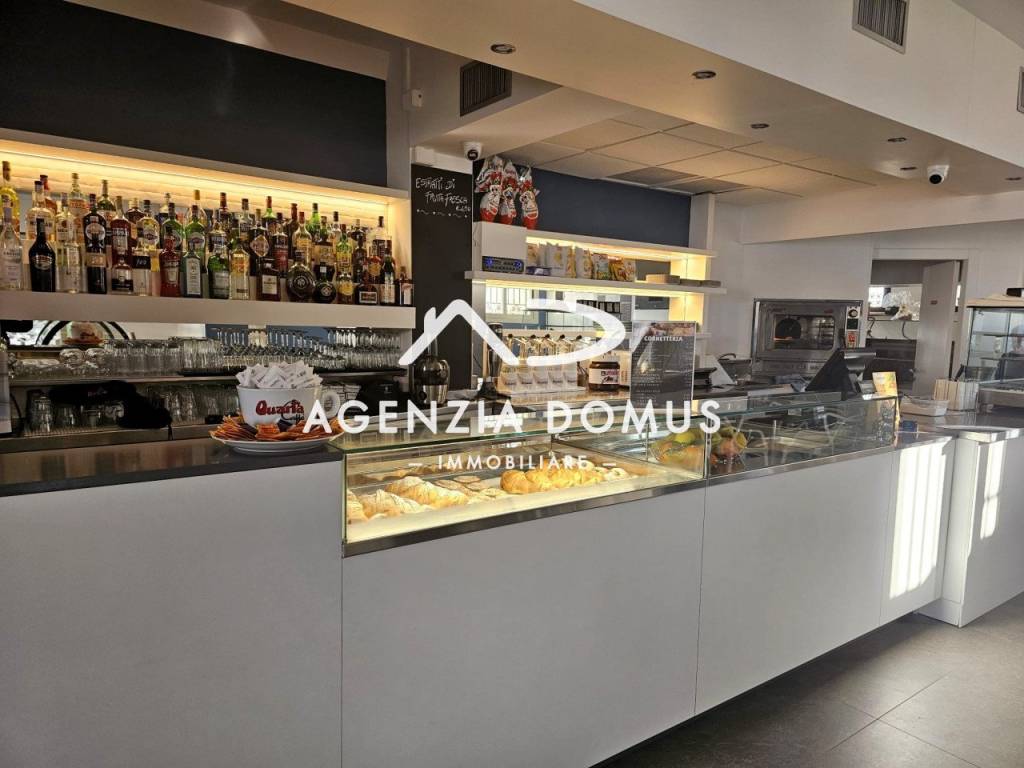 negozio in vendita a Taviano in zona Marina di Mancaversa