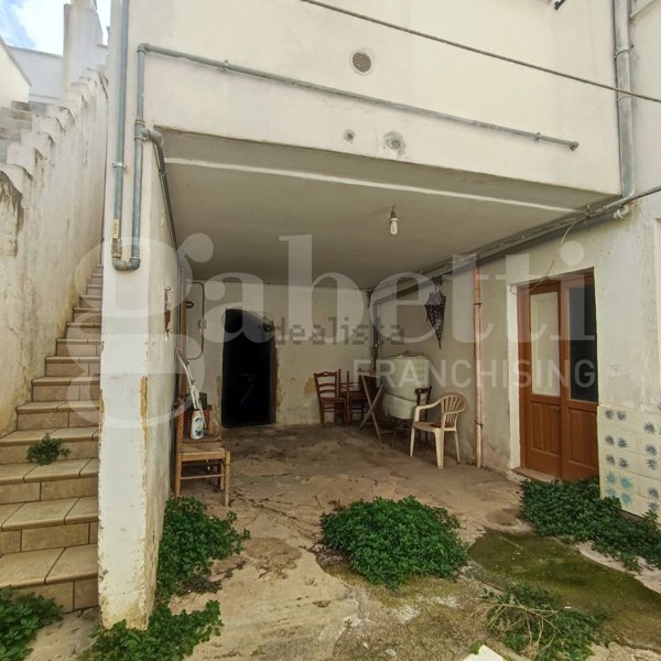 casa indipendente in vendita a Taviano