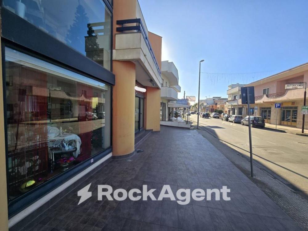 negozio in vendita a Taviano