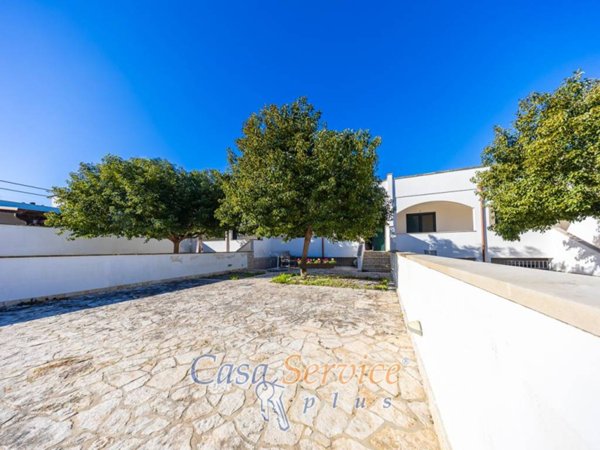 casa indipendente in vendita a Taviano in zona Marina di Mancaversa