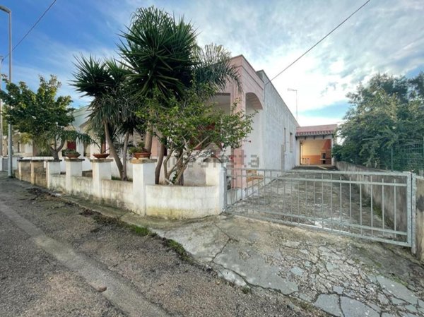 casa indipendente in vendita a Taviano in zona Marina di Mancaversa