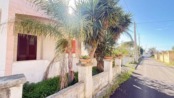 casa indipendente in vendita a Taviano in zona Marina di Mancaversa