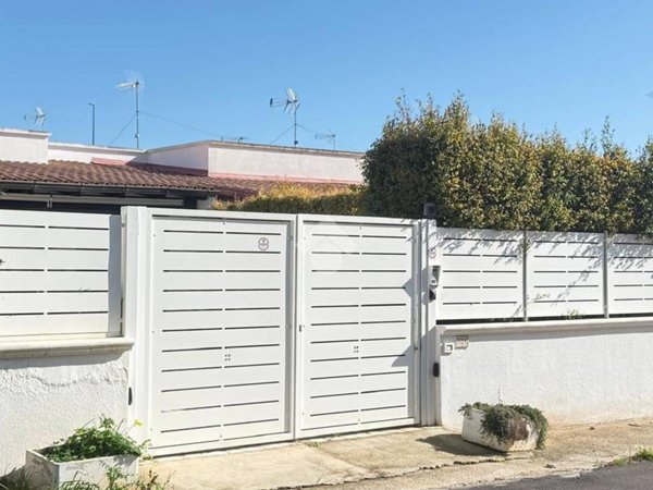 casa indipendente in vendita a Taviano in zona Marina di Mancaversa