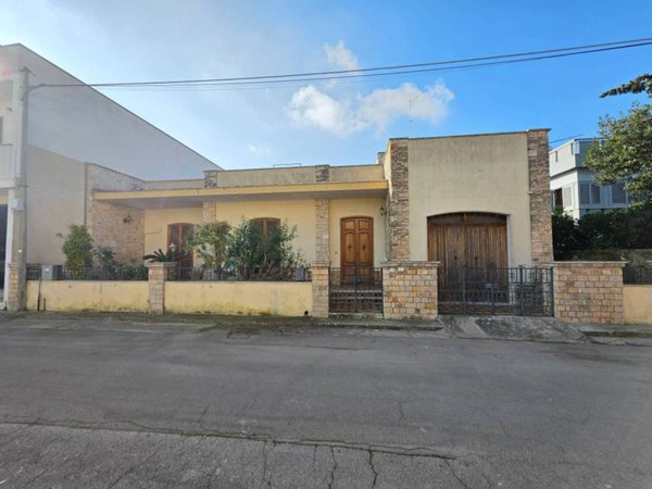 casa indipendente in vendita a Taviano