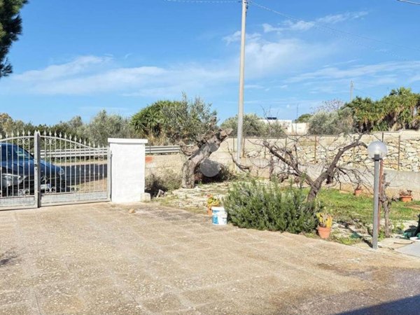 casa indipendente in vendita a Taviano in zona Marina di Mancaversa